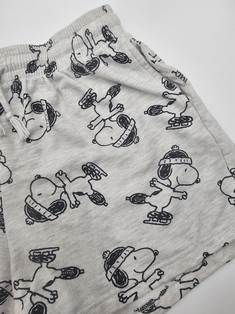 Peanuts Snoopy Ice Skating Sleep Shorts Medium Gray Pajama Lounge Shorts Pockets - Picture 3 of 5